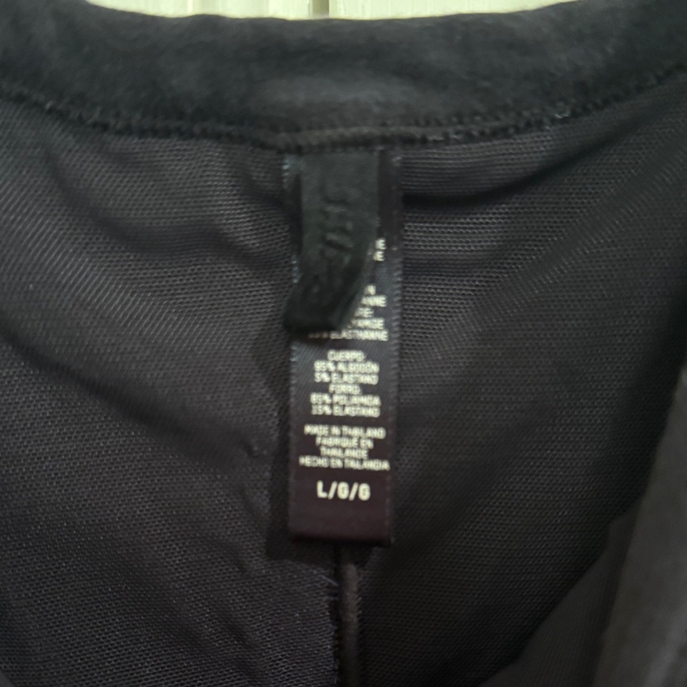 Skims - Picture 2 of 4